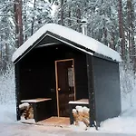 Minimaja Ja Saunamaja Vaatega Maennimetsale