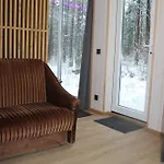 Minimaja Ja Saunamaja Vaatega Maennimetsale شقة Syytme
