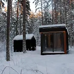 Minimaja Ja Saunamaja Vaatega Maennimetsale * Syytme