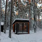 Minimaja Ja Saunamaja Vaatega Maennimetsale